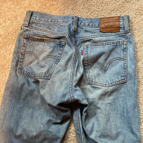 Levi’s Wedgie. Distressed - Picture 3 of 3